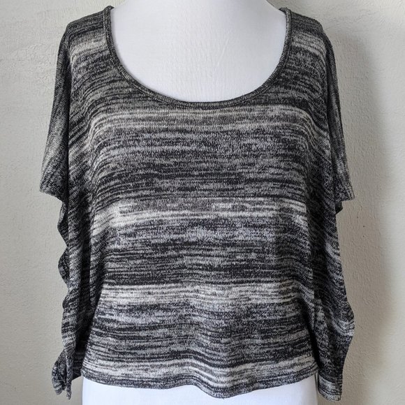 Black & White Cropped Lace Open Back Sweater BONGO - Picture 4 of 8